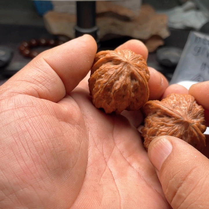 大***莱文玩核桃把件磨盘