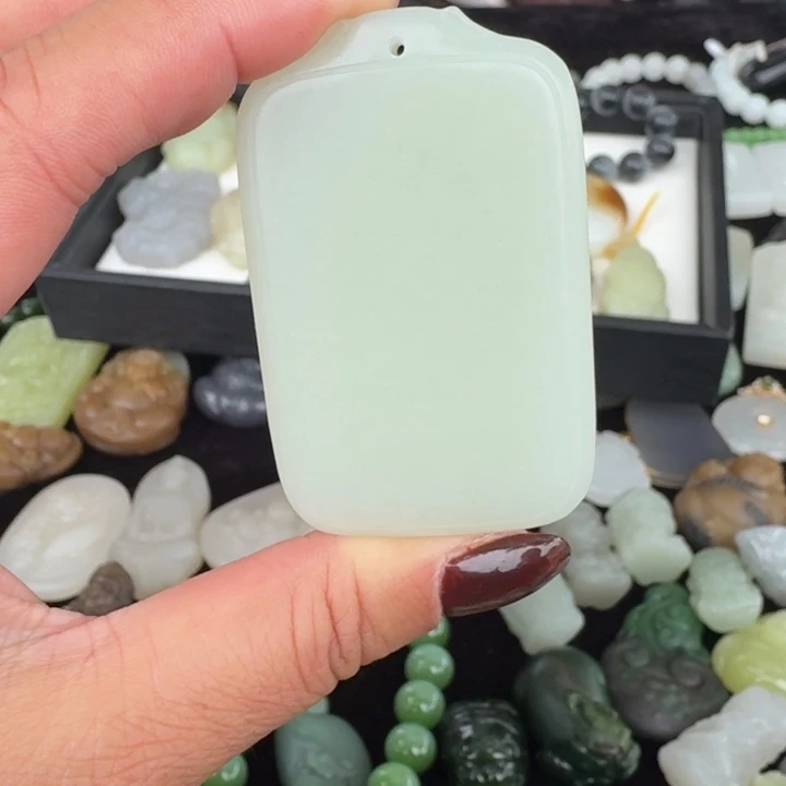 M***a和田玉未镶嵌颈饰