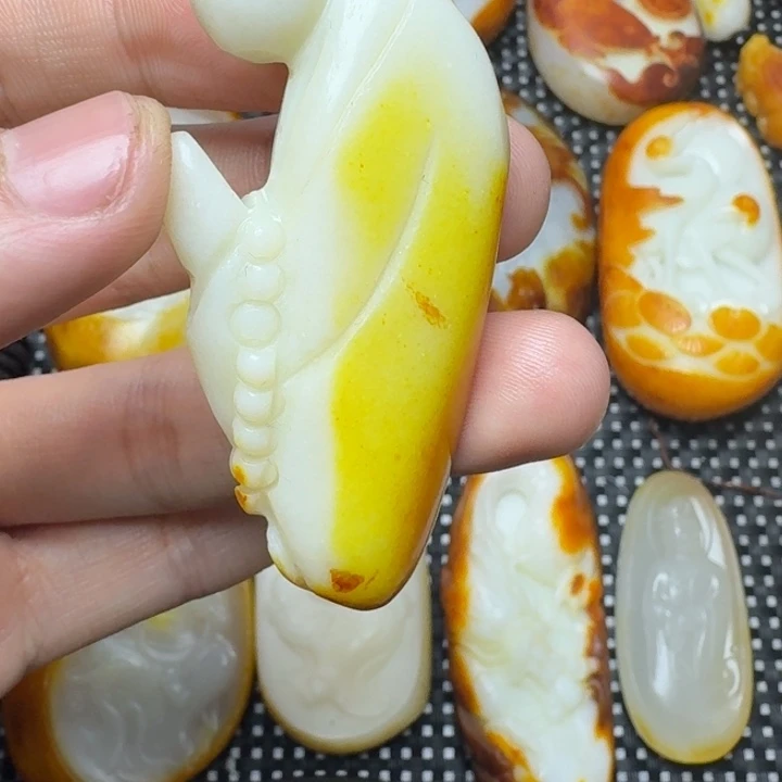 和田玉颈饰未镶嵌