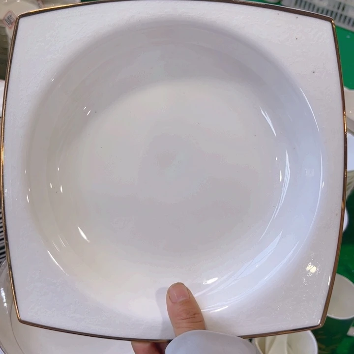 瓷片浮雕八寸方深盘六个微瑕