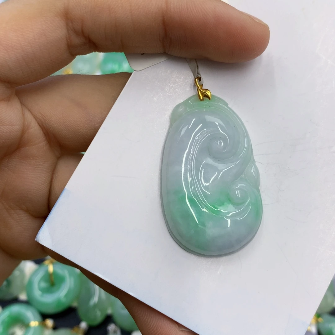 翡翠18K金镶嵌颈饰翡翠