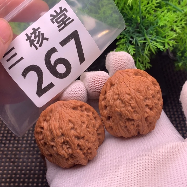 文玩核桃把件绣球40