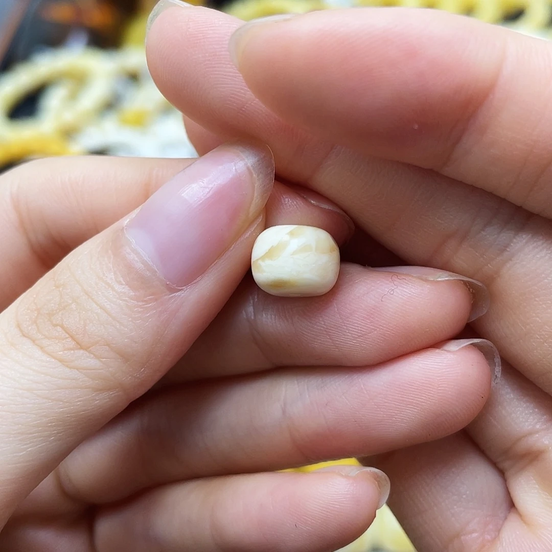 未镶嵌蜜蜡裸石墩子9.6✖️7.2mm瑕