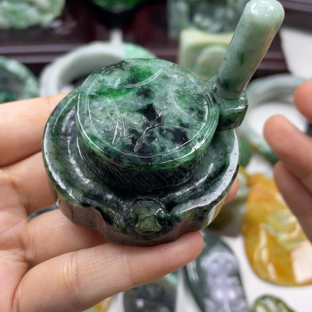 翡翠未镶嵌颈饰牌子