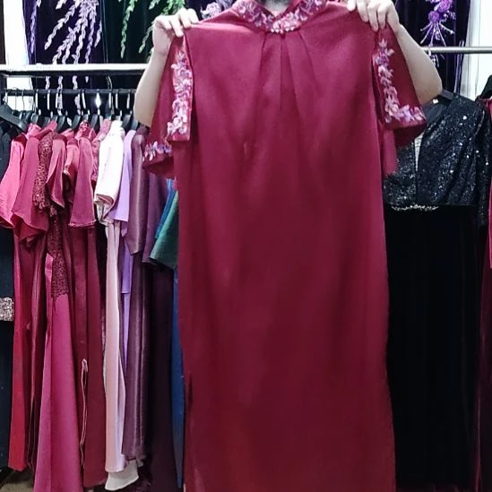 时***暖品牌枣红色刺绣假两件斗篷100醋酸缎短款旗袍4xl