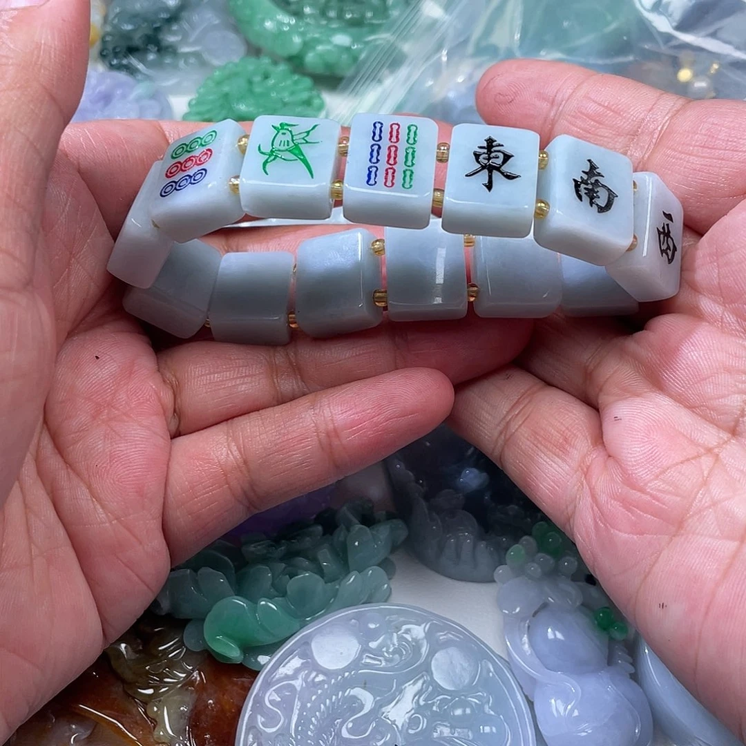颈饰未镶嵌翡翠?****