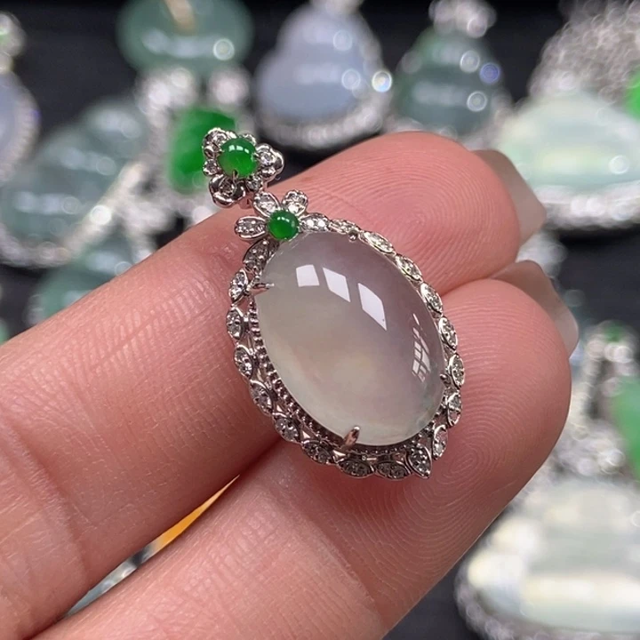 翡翠18K金镶嵌颈饰