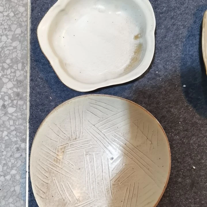 瓷片微瑕花朵粗陶  三足一个