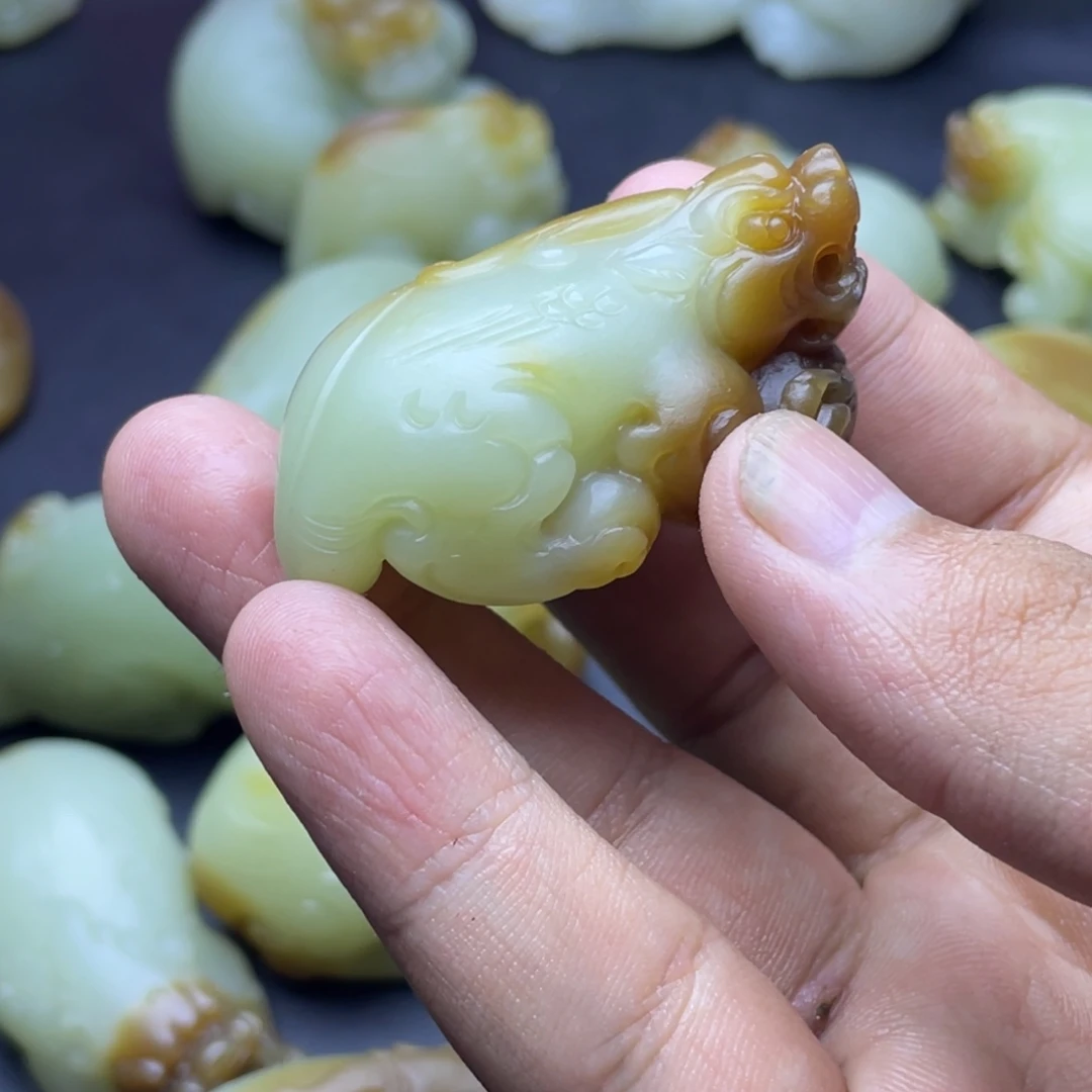 银***树颈饰未镶嵌和田玉（糖玉）