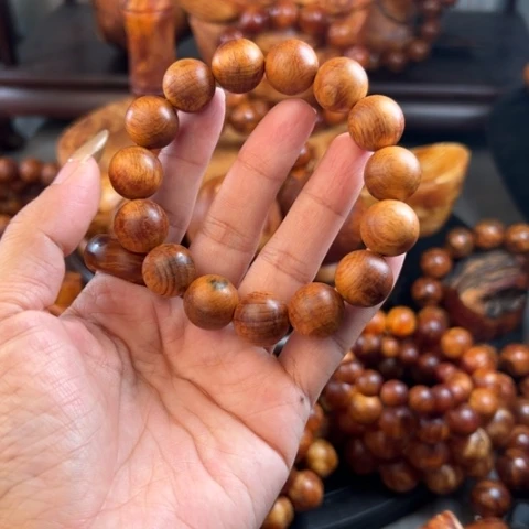 松木（琥珀木）把件