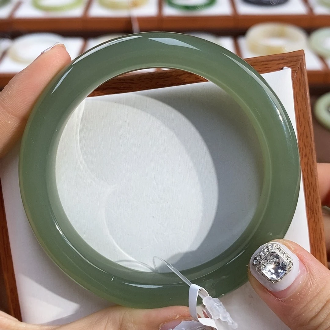 和田玉手镯未镶嵌婷