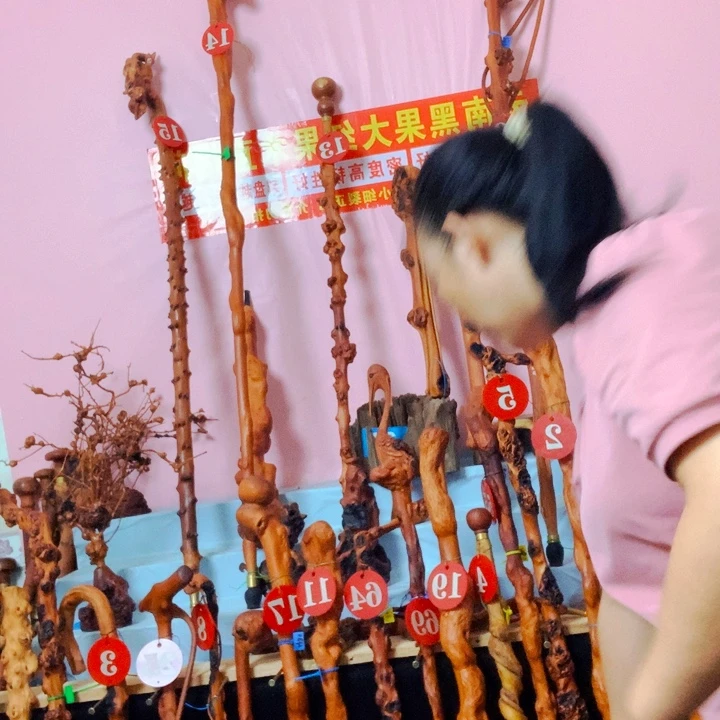 智***星今天早上六点起来看到一个男生