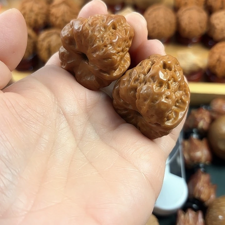 文玩核桃吊坠?**者云朵389