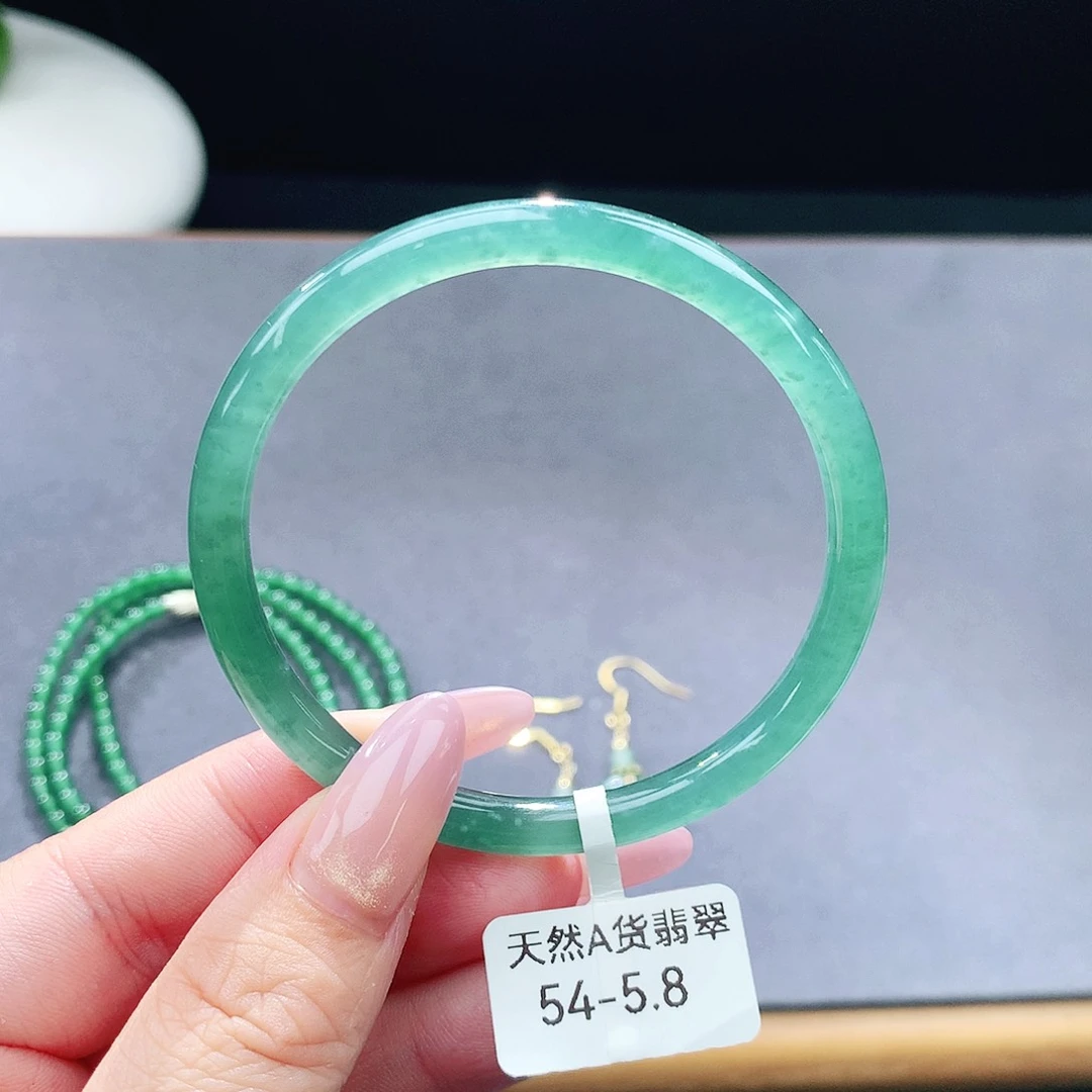 未镶嵌手镯（圆镯）翡翠