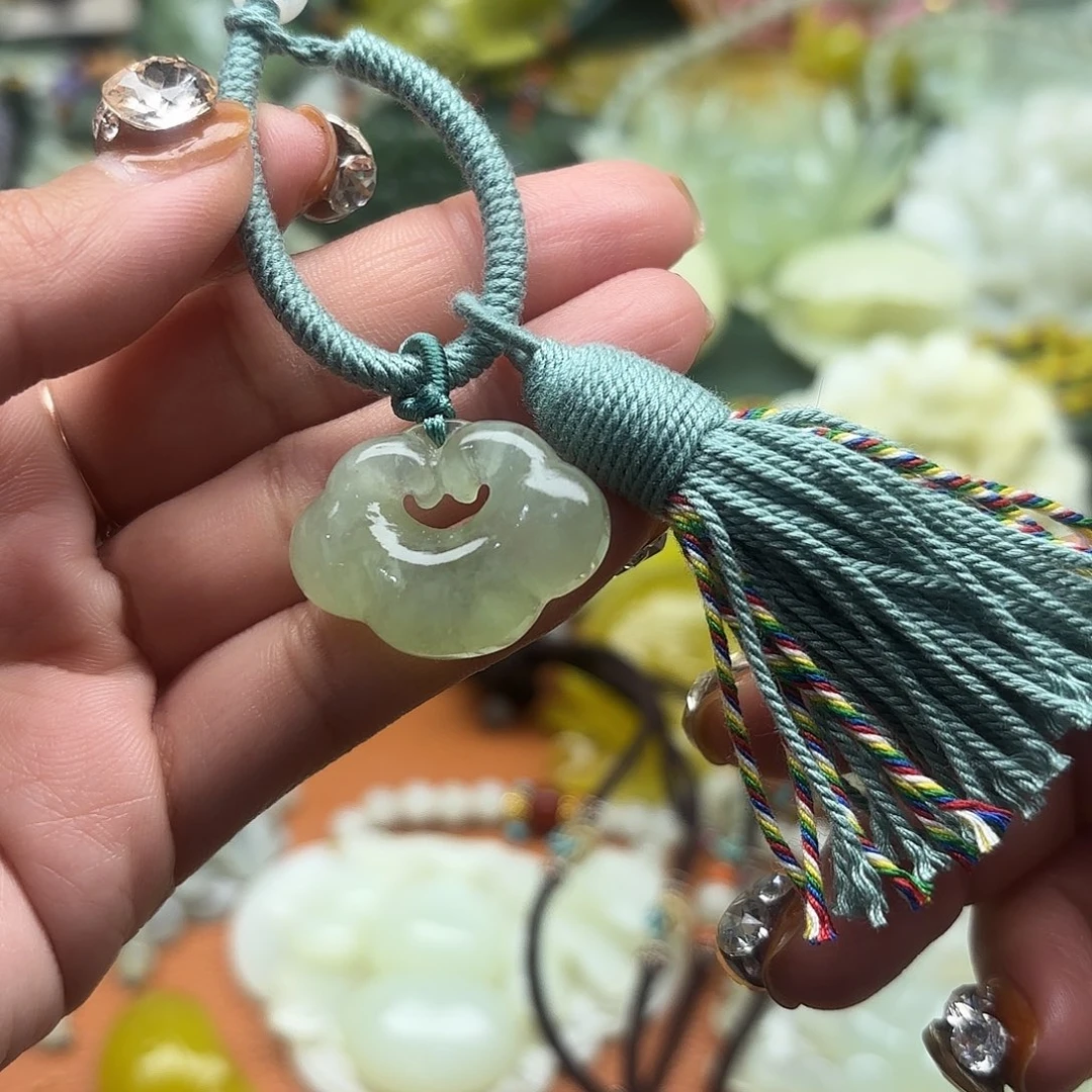 蛇纹石玉未镶嵌吊坠