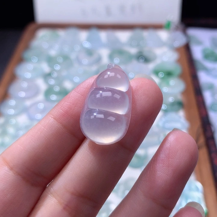 颈饰未镶嵌翡翠冰种福豆