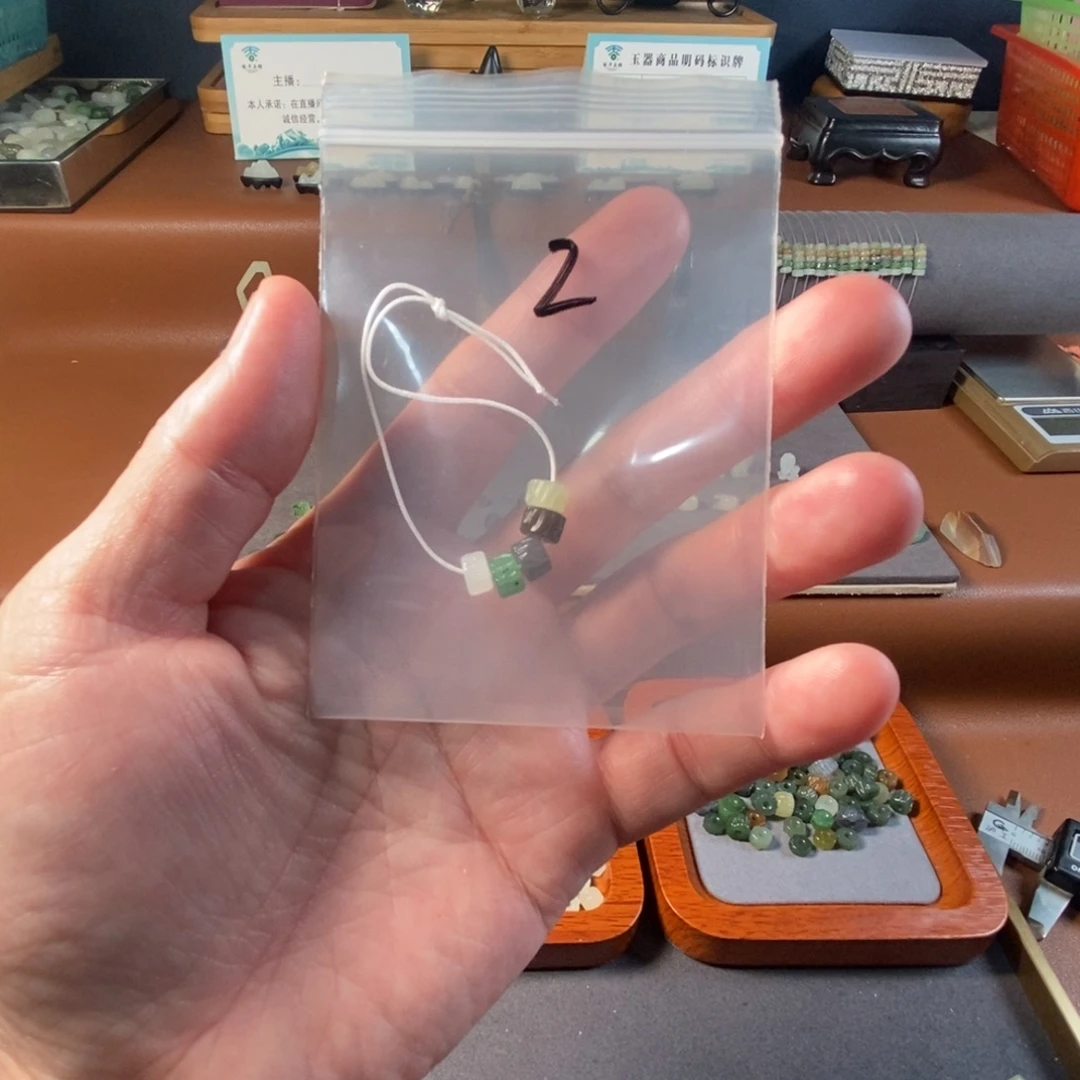 经***过和田玉未镶嵌挂件