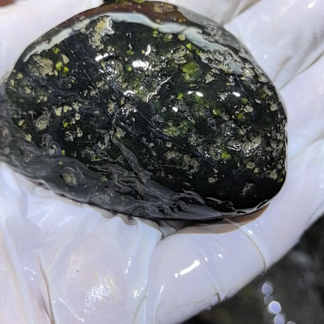 用***7藏玉药王石原石一个摆件