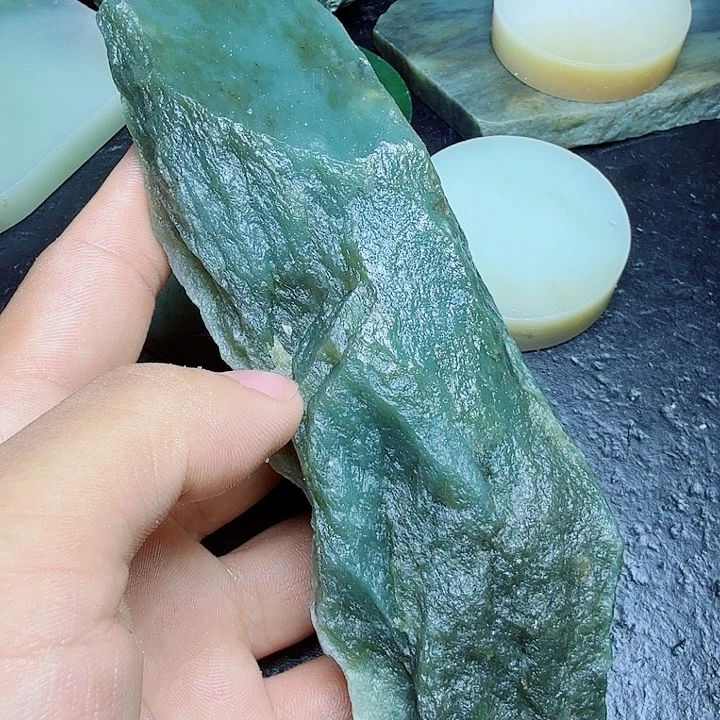 和田玉（糖玉）未镶嵌珠宝奇石