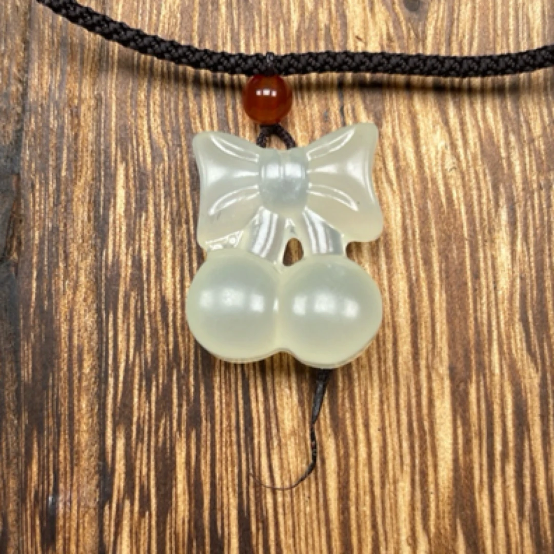 岫玉蝴蝶结樱桃挂件吊坠