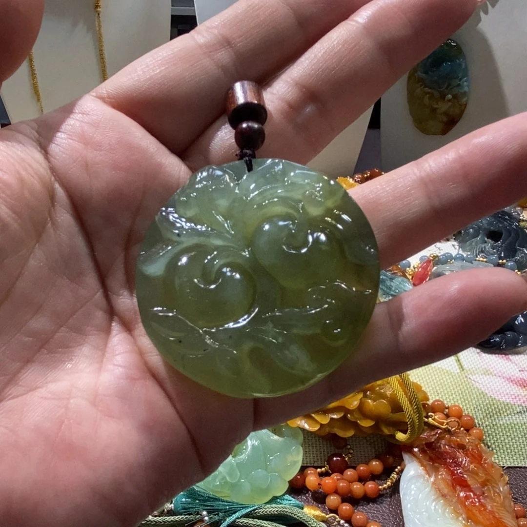 蛇纹石玉未镶嵌颈饰