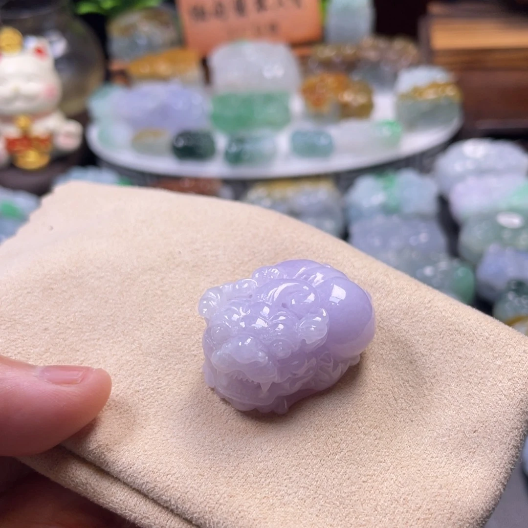 翡翠未镶嵌颈饰貔貅