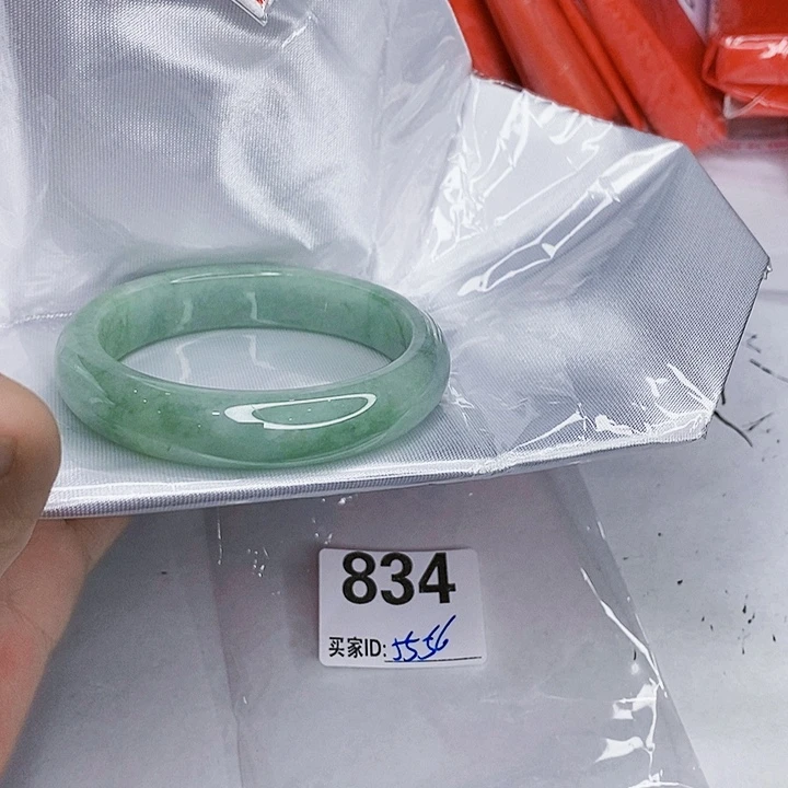 翡翠未镶嵌手镯一图一物实物为准（微瑕处理）