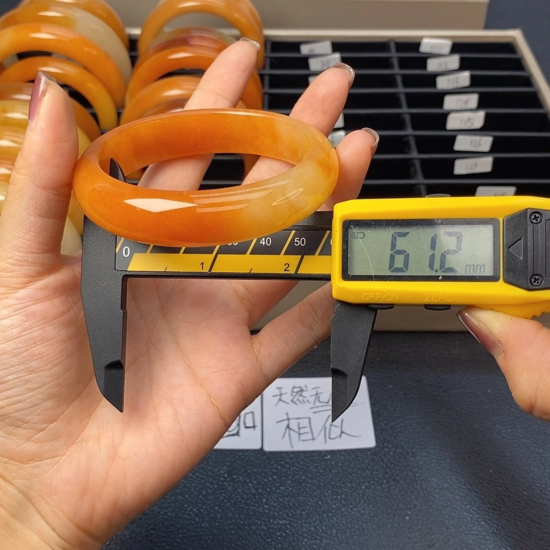 未镶嵌石英质玉（黄龙玉）手镯98号茄子山金沙老油红如血黄龙