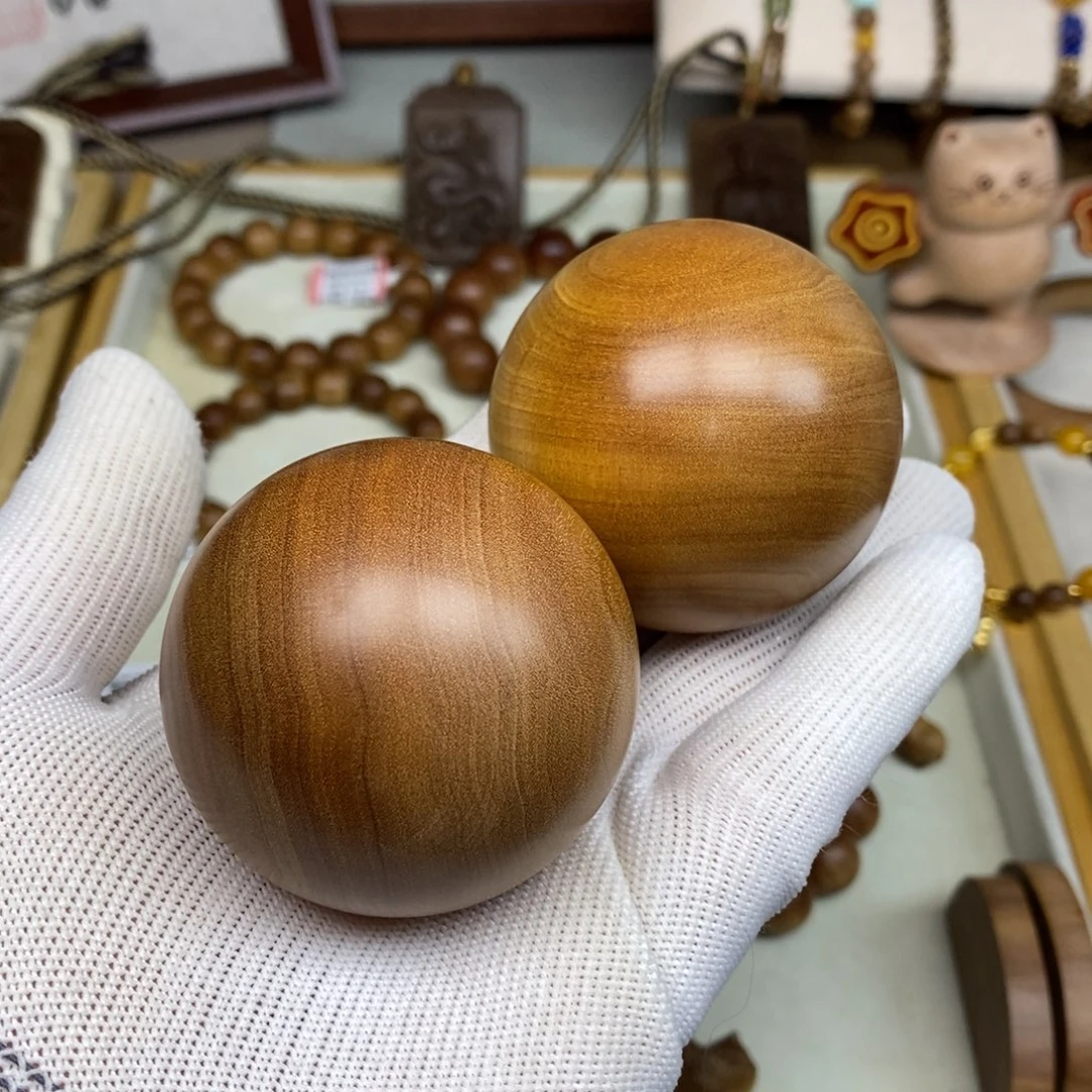 檀香木把件迈索尔老山檀5.1手球一对