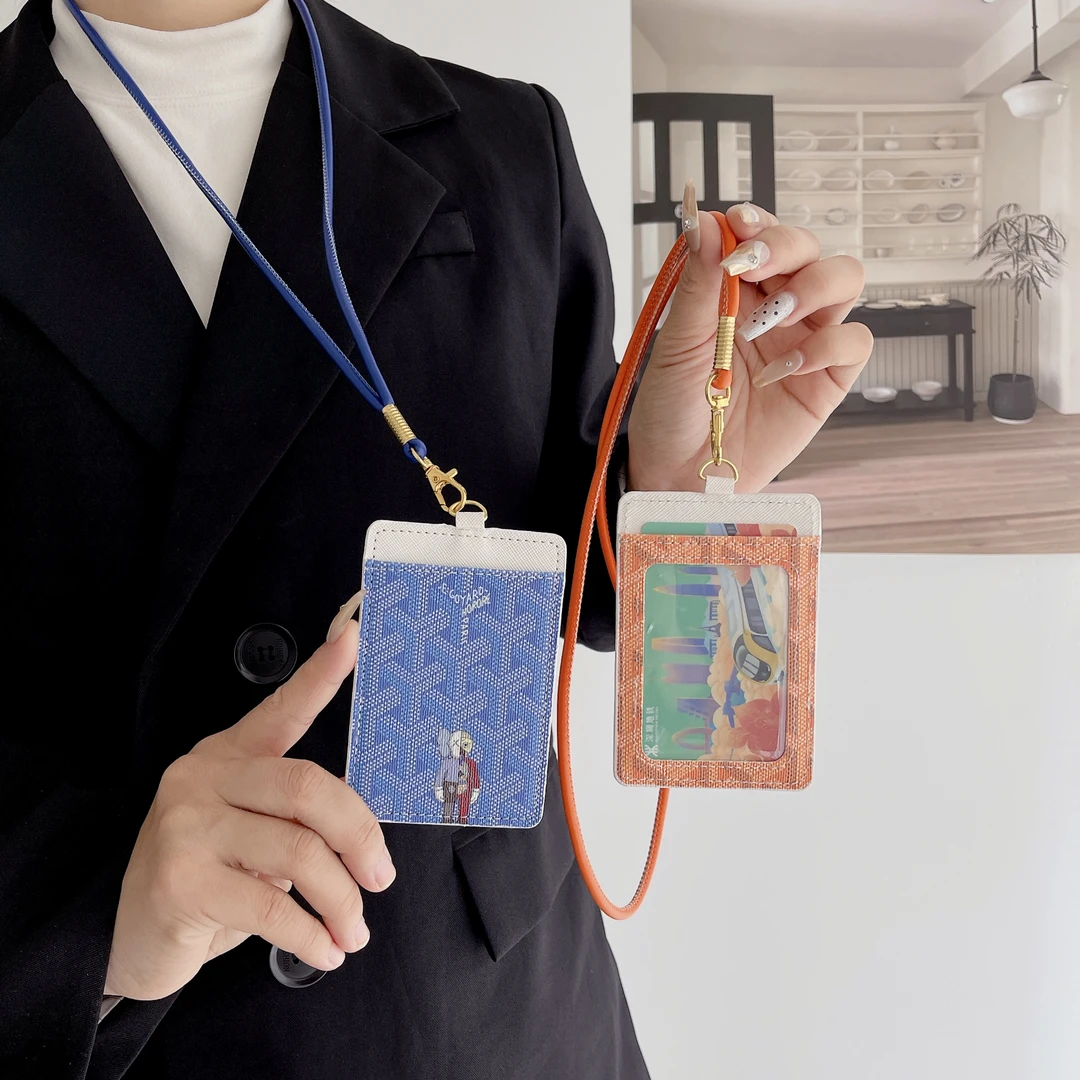 欧美新款戈雅联名KAWS卡通工作证挂件皮长挂绳人造革卡套潮流轻奢