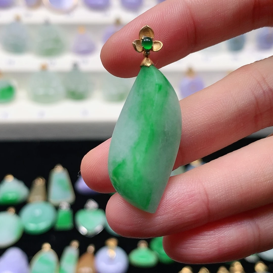 颈饰18K金镶嵌翡翠翡翠吊坠