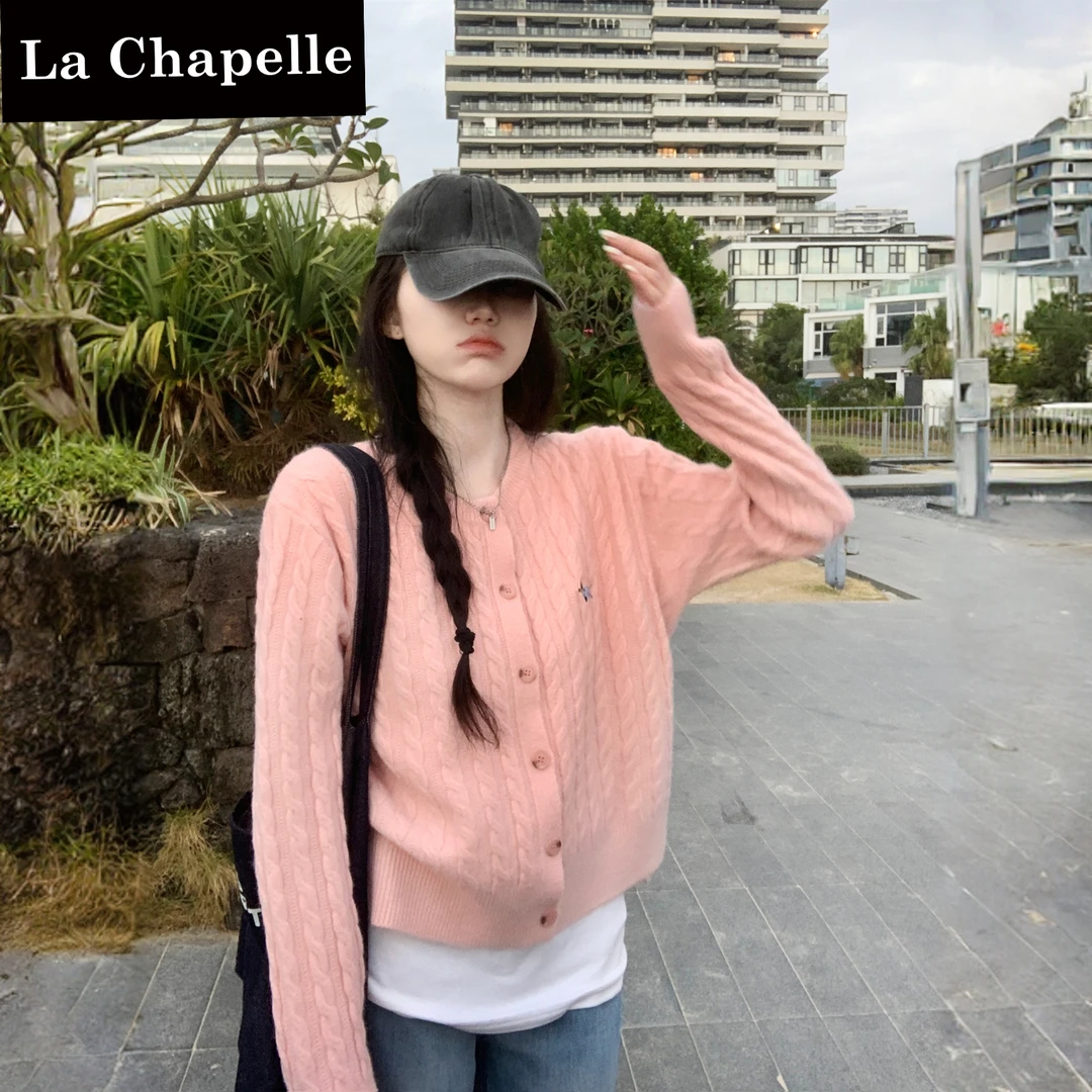 拉夏贝尔2025秋冬气质老钱风麻花腊肠狗刺绣针织衫上衣毛衣外套女