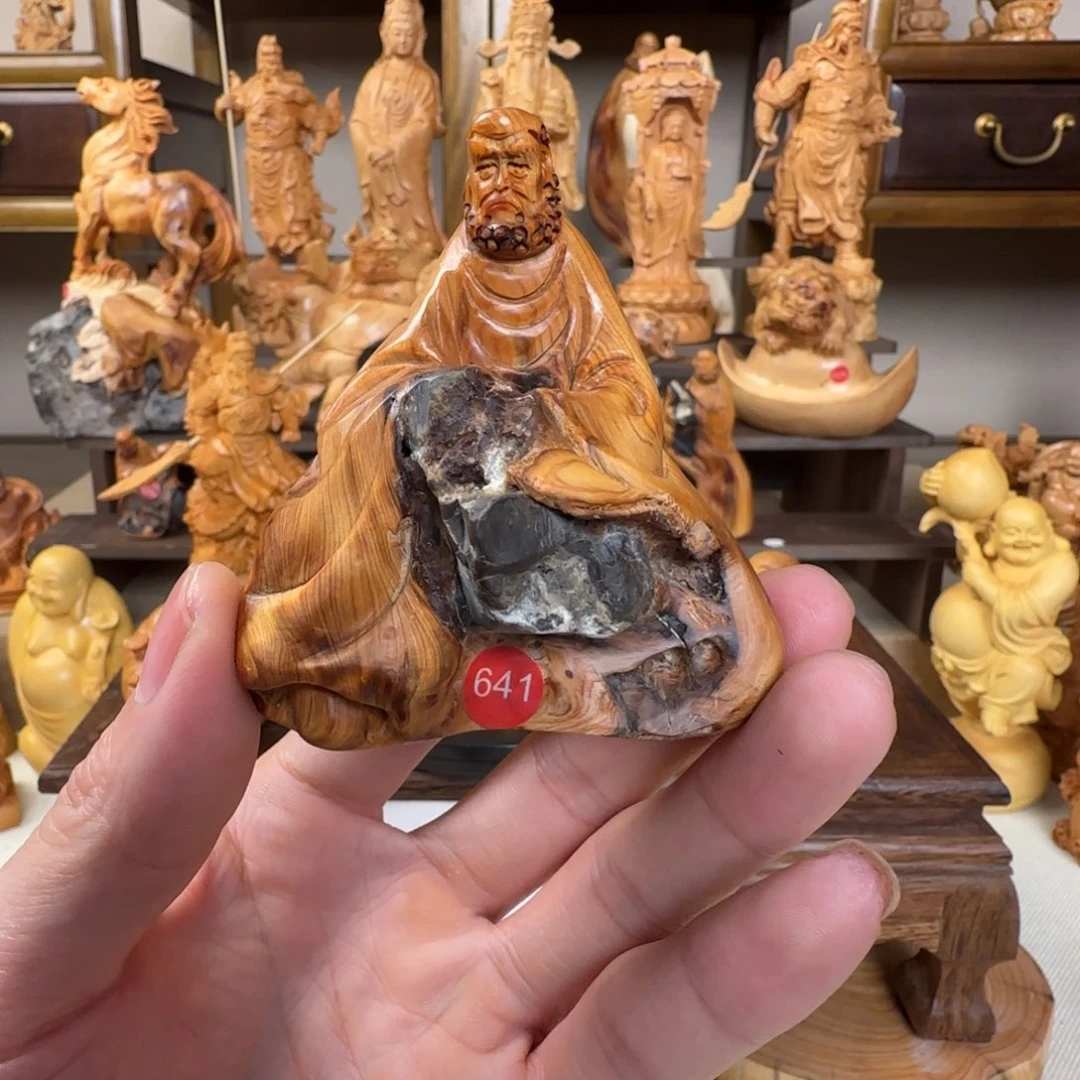 崖柏小木匠艺雕一物一拍