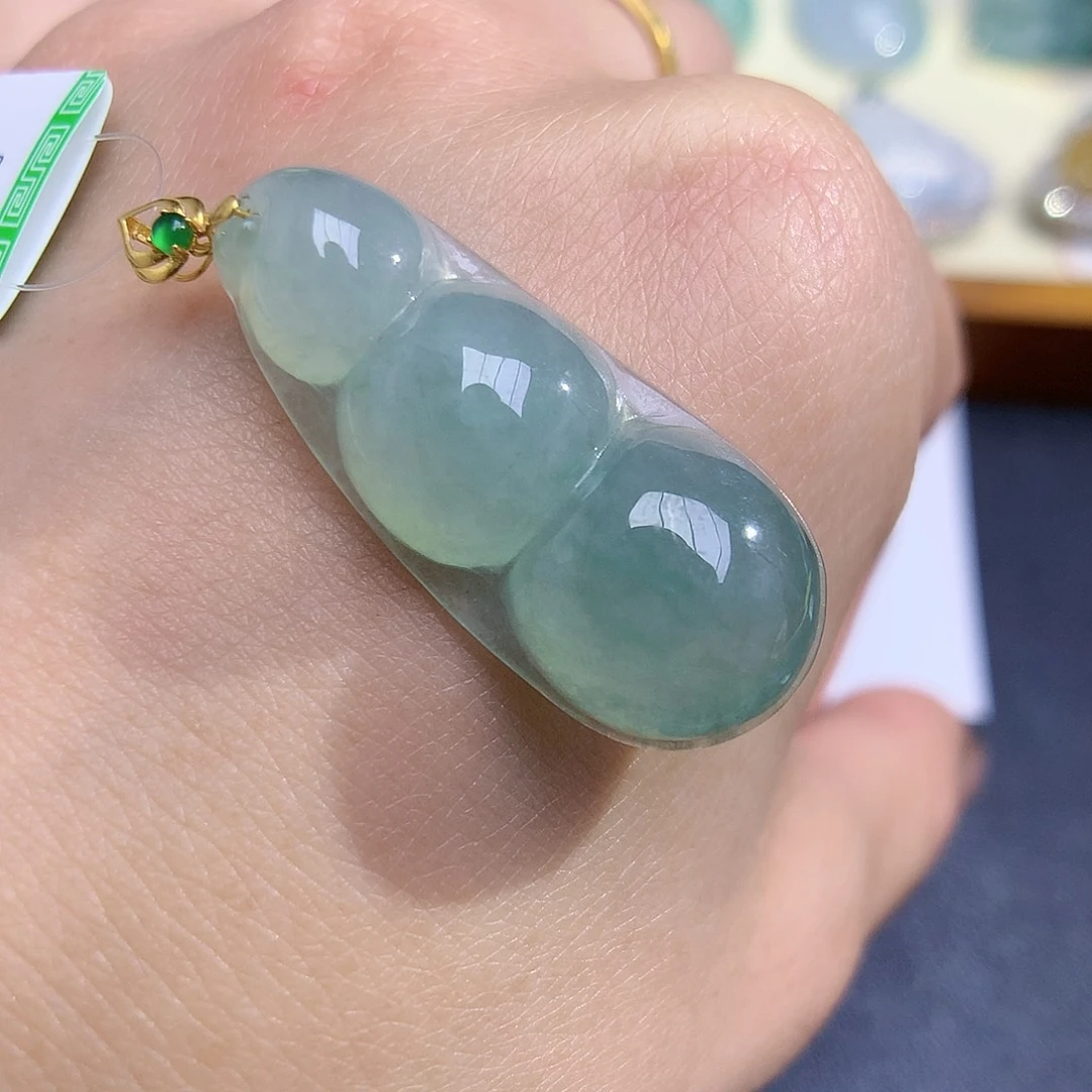 翡翠颈饰18K金镶嵌福豆