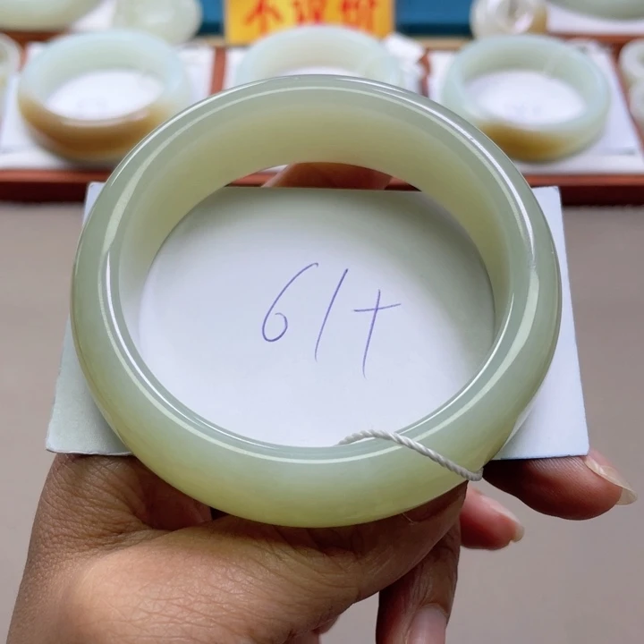 和田玉手镯未镶嵌明****好