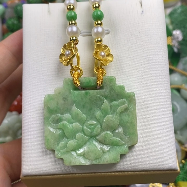 翡翠未镶嵌吊坠(赠链)
