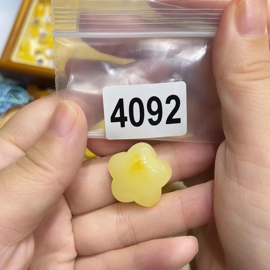 旅***者琥珀未镶嵌珠宝奇石