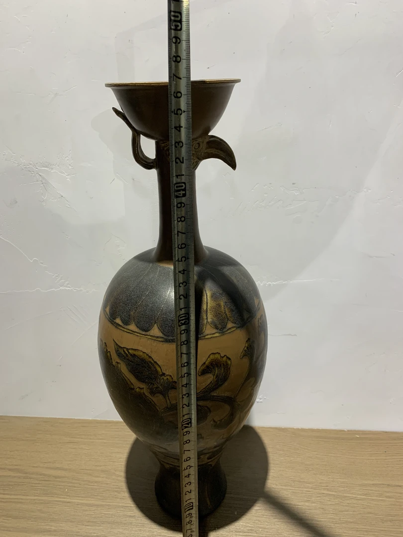 定窑创意鸡首瓶陶瓷、造型美观、工艺品