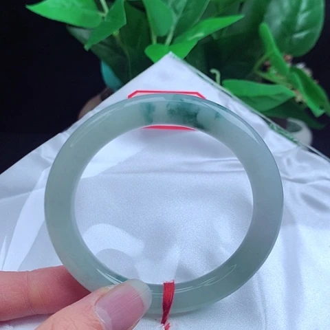 翡翠手镯未镶嵌      圆条55 冰飘蓝花