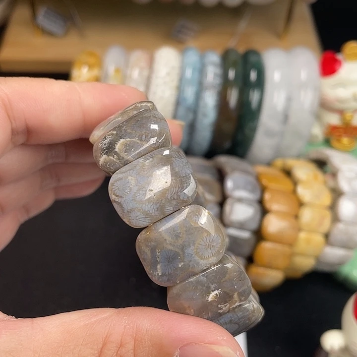 硅化珊瑚（珊瑚玉）未镶嵌手镯