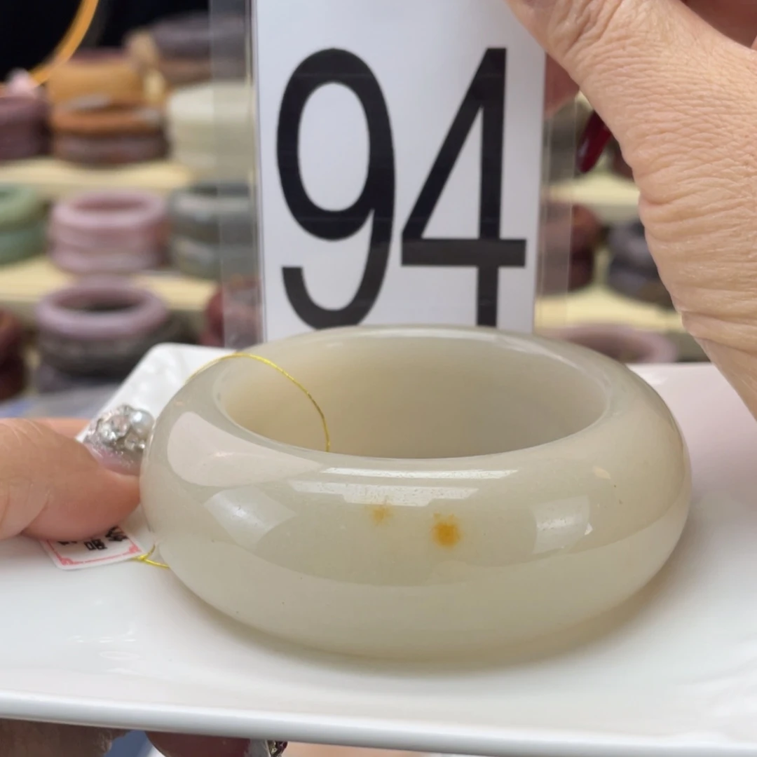 【闪购商品】石英质玉手镯未镶嵌