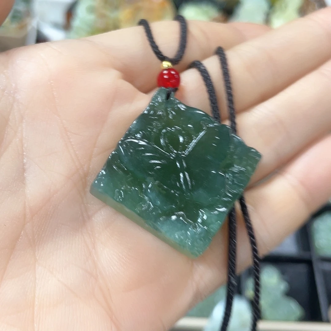 蛇纹石玉颈饰未镶嵌