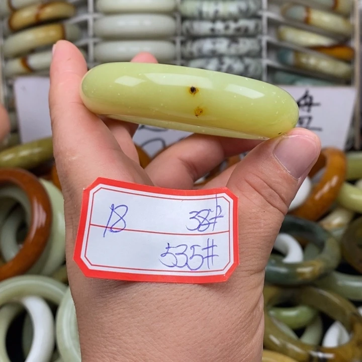 未镶嵌蛇纹石玉颈饰