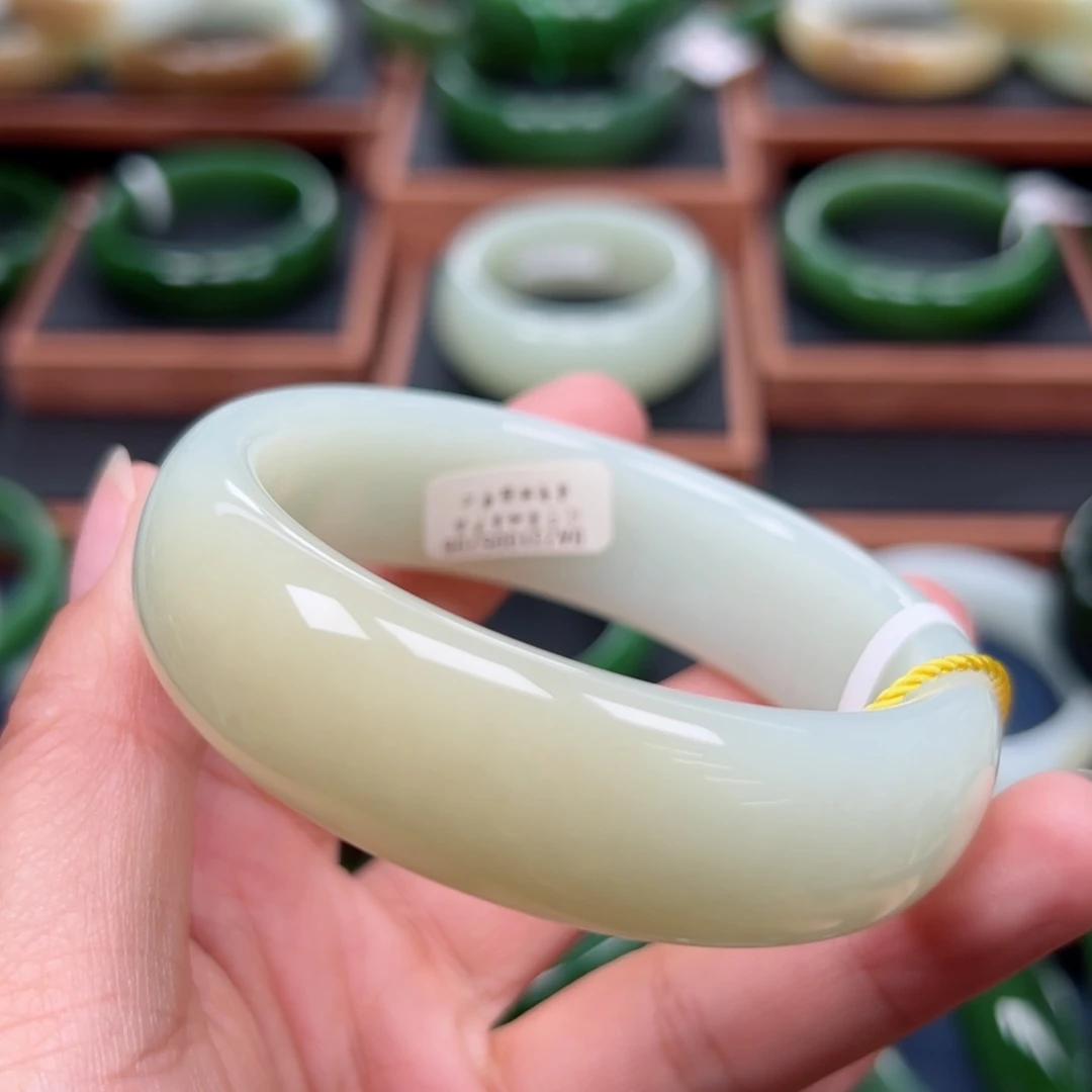 未镶嵌手镯和田玉（糖玉）