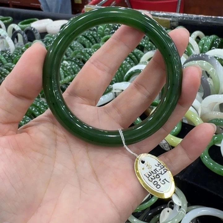 和田玉手镯未镶嵌枝**蔓