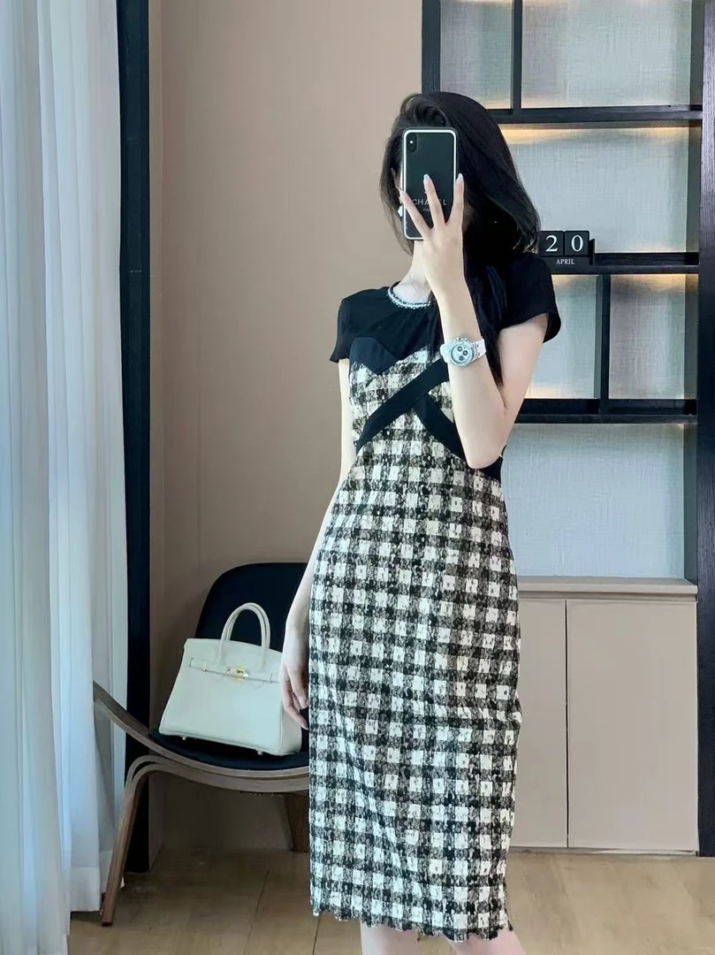 时尚百搭小众新款小香风氛围感女装格子圆领修身收腰中长款连衣裙