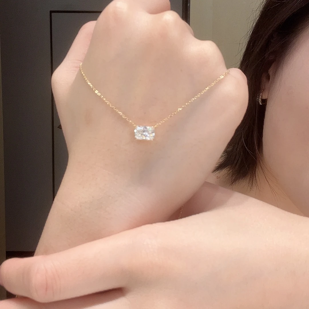 18K金镶嵌颈饰实验室培育钻石晴*?1.5 克拉孤品放漏