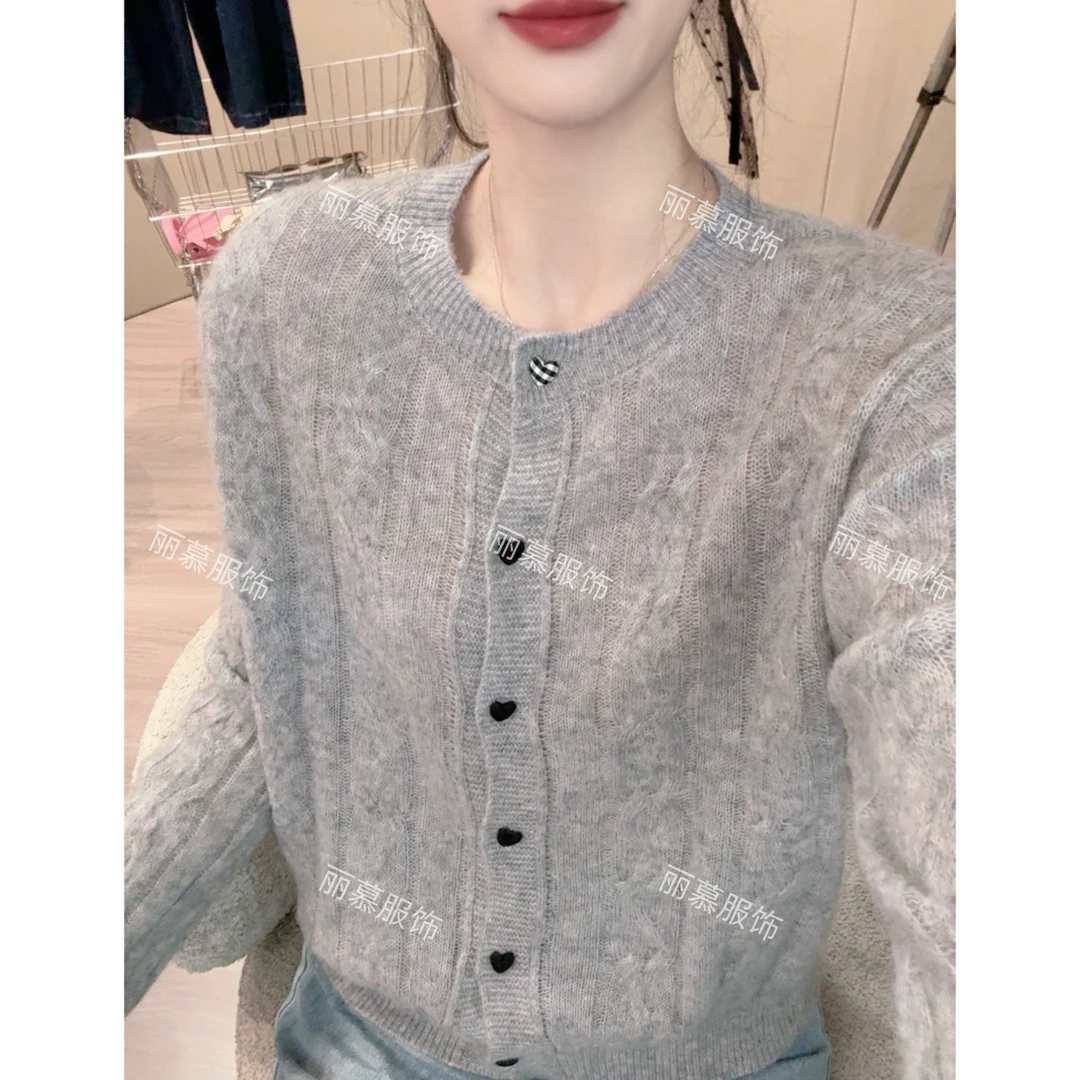爱心扣麻花松弛感纯色麻花软糯薄款春季针织开衫上衣