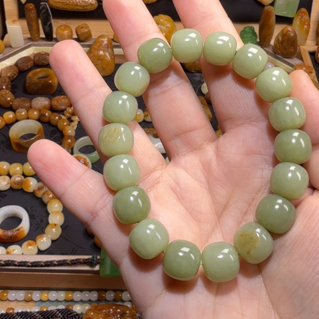 山***邻和田玉未镶嵌珠宝奇石