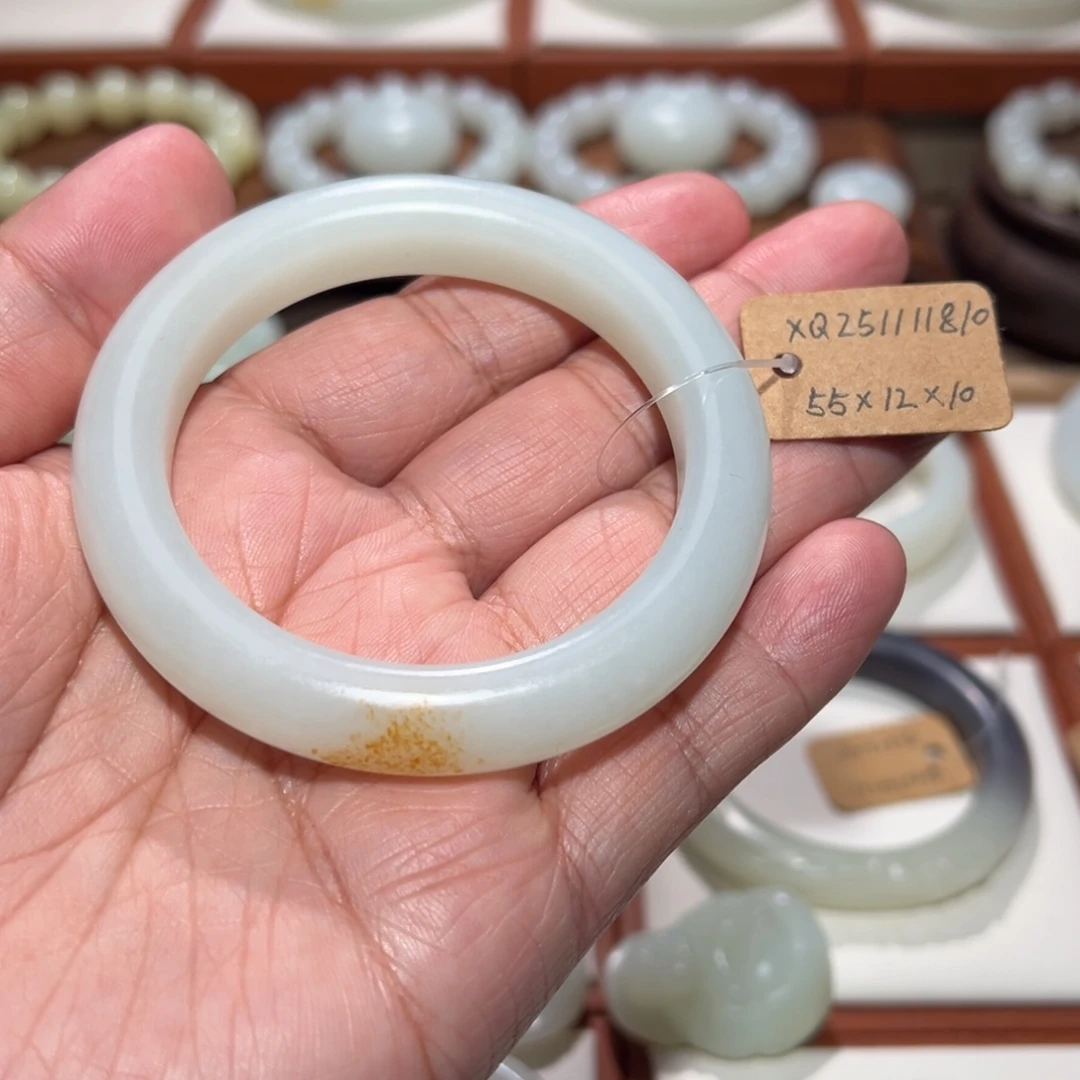 和田玉未镶嵌手镯